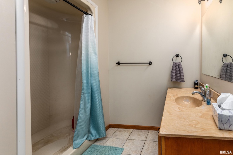 186 Bonnie Brae Road, Carbondale, Illinois 62901, 4 Bedrooms Bedrooms, 0 ,3 BathroomsBathrooms,Residential,For Sale,Bonnie Brae,0,RMAEB459672