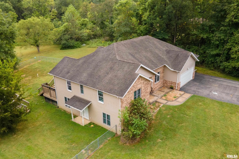186 Bonnie Brae Road, Carbondale, Illinois 62901, 4 Bedrooms Bedrooms, 0 ,3 BathroomsBathrooms,Residential,For Sale,Bonnie Brae,0,RMAEB459672