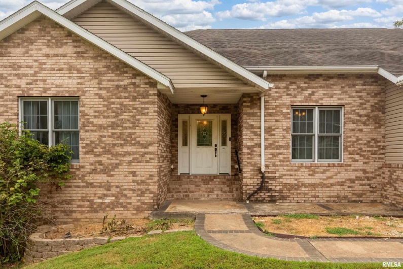 186 Bonnie Brae Road, Carbondale, Illinois 62901, 4 Bedrooms Bedrooms, 0 ,3 BathroomsBathrooms,Residential,For Sale,Bonnie Brae,0,RMAEB459672
