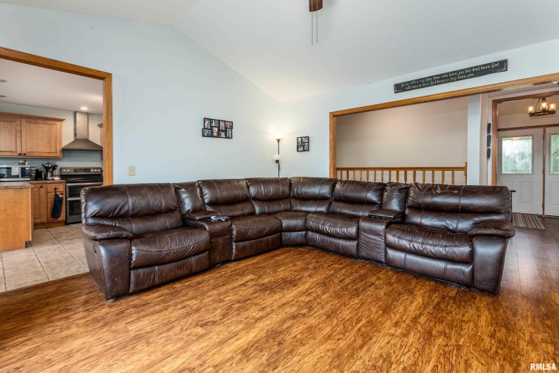 186 Bonnie Brae Road, Carbondale, Illinois 62901, 4 Bedrooms Bedrooms, 0 ,3 BathroomsBathrooms,Residential,For Sale,Bonnie Brae,0,RMAEB459672