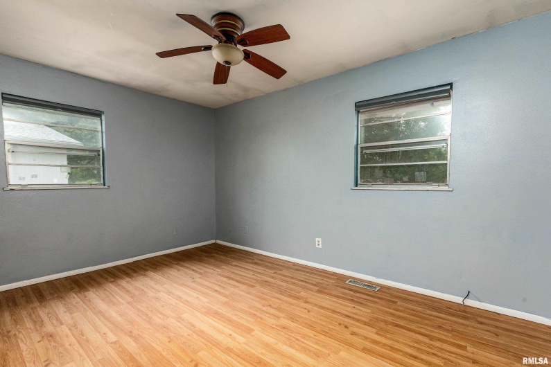 309 Plover Drive, Carbondale, Illinois 62901, 3 Bedrooms Bedrooms, 0 ,1 BathroomBathrooms,Residential,For Sale,Plover,0,RMAEB459673