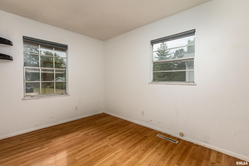 309 Plover Drive, Carbondale, Illinois 62901, 3 Bedrooms Bedrooms, 0 ,1 BathroomBathrooms,Residential,For Sale,Plover,0,RMAEB459673