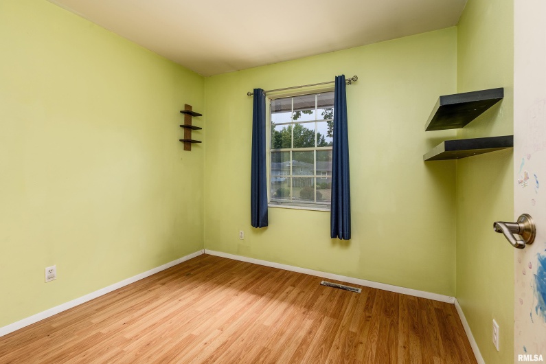 309 Plover Drive, Carbondale, Illinois 62901, 3 Bedrooms Bedrooms, 0 ,1 BathroomBathrooms,Residential,For Sale,Plover,0,RMAEB459673