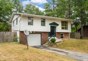 309 Plover Drive, Carbondale, Illinois 62901, 3 Bedrooms Bedrooms, 0 ,1 BathroomBathrooms,Residential,For Sale,Plover,0,RMAEB459673
