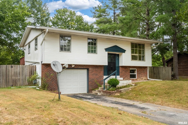 309 Plover Drive, Carbondale, Illinois 62901, 3 Bedrooms Bedrooms, 0 ,1 BathroomBathrooms,Residential,For Sale,Plover,0,RMAEB459673