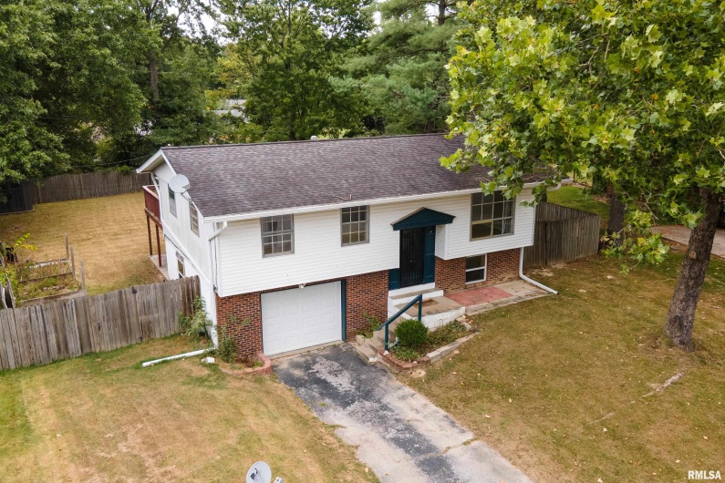 309 Plover Drive, Carbondale, Illinois 62901, 3 Bedrooms Bedrooms, 0 ,1 BathroomBathrooms,Residential,For Sale,Plover,0,RMAEB459673