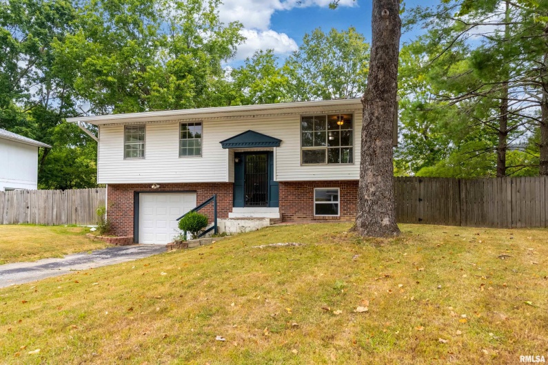 309 Plover Drive, Carbondale, Illinois 62901, 3 Bedrooms Bedrooms, 0 ,1 BathroomBathrooms,Residential,For Sale,Plover,0,RMAEB459673