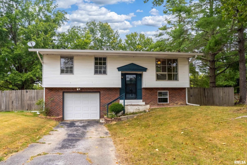 309 Plover Drive, Carbondale, Illinois 62901, 3 Bedrooms Bedrooms, 0 ,1 BathroomBathrooms,Residential,For Sale,Plover,0,RMAEB459673