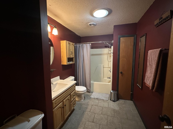 2435 WALNUT Street, Murphysboro, Illinois 62966, 3 Bedrooms Bedrooms, 0 ,2 BathroomsBathrooms,Residential,For Sale,WALNUT,0,RMAEB459677