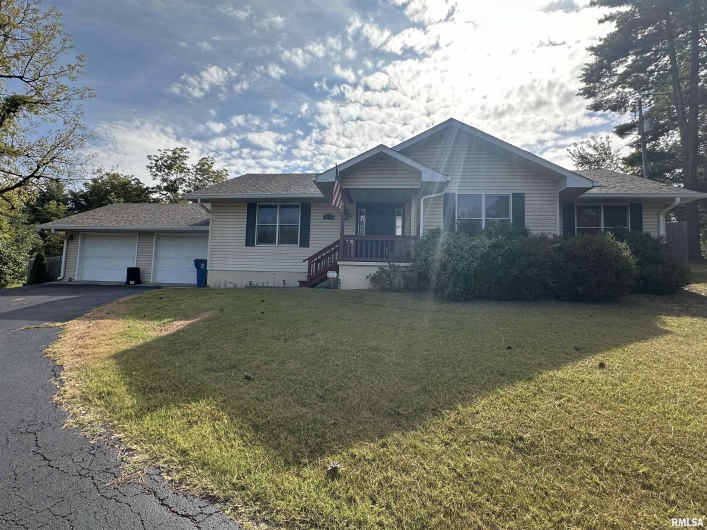 2435 WALNUT Street, Murphysboro, Illinois 62966, 3 Bedrooms Bedrooms, 0 ,2 BathroomsBathrooms,Residential,For Sale,WALNUT,0,RMAEB459677