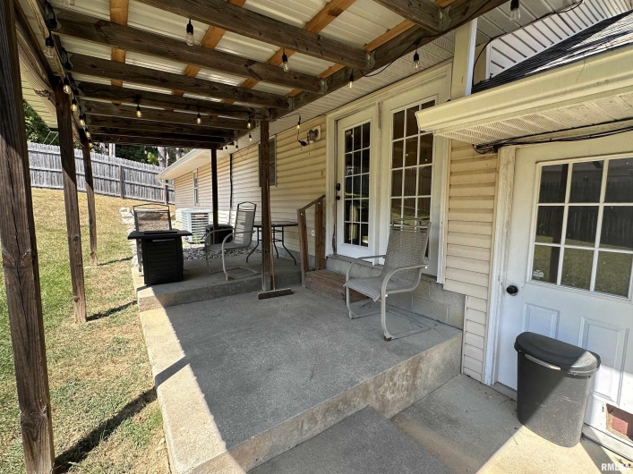 2435 WALNUT Street, Murphysboro, Illinois 62966, 3 Bedrooms Bedrooms, 0 ,2 BathroomsBathrooms,Residential,For Sale,WALNUT,0,RMAEB459677