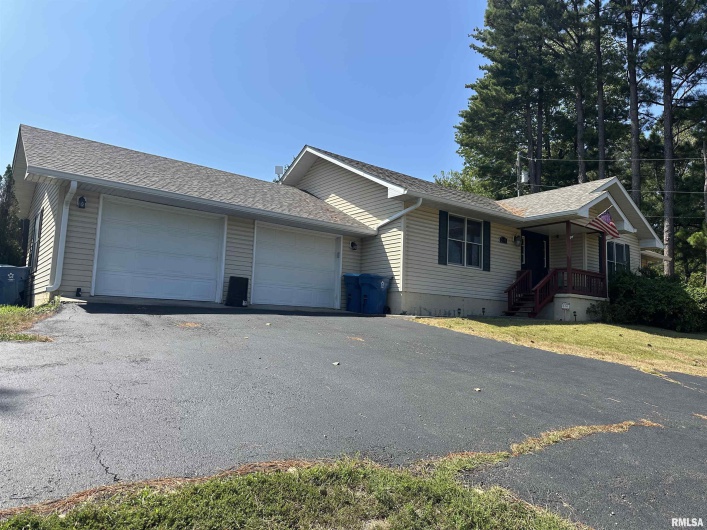 2435 WALNUT Street, Murphysboro, Illinois 62966, 3 Bedrooms Bedrooms, 0 ,2 BathroomsBathrooms,Residential,For Sale,WALNUT,0,RMAEB459677