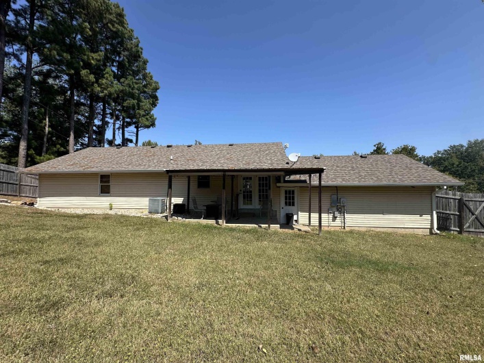 2435 WALNUT Street, Murphysboro, Illinois 62966, 3 Bedrooms Bedrooms, 0 ,2 BathroomsBathrooms,Residential,For Sale,WALNUT,0,RMAEB459677