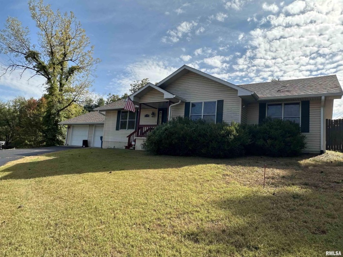 2435 WALNUT Street, Murphysboro, Illinois 62966, 3 Bedrooms Bedrooms, 0 ,2 BathroomsBathrooms,Residential,For Sale,WALNUT,0,RMAEB459677
