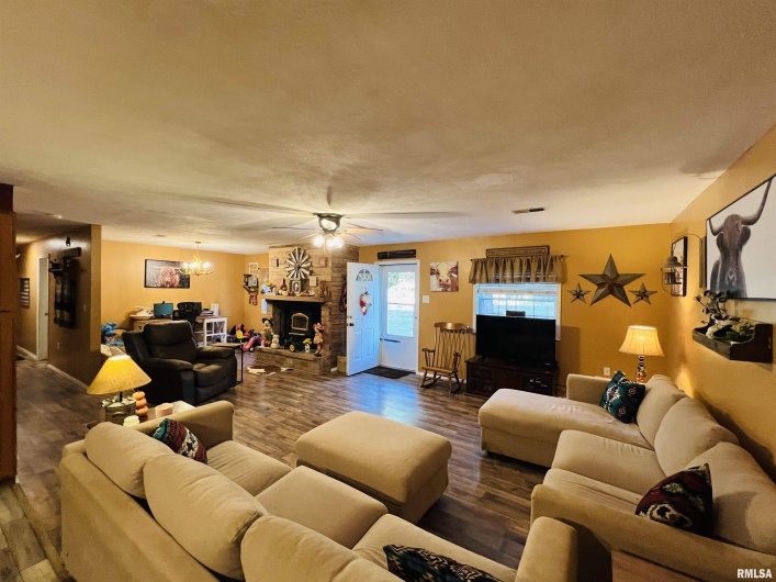 25001 Old Salt Trail, Stonefort, Illinois 62987, 5 Bedrooms Bedrooms, 0 ,2 BathroomsBathrooms,Residential,For Sale,Old Salt,0,RMAEB459680