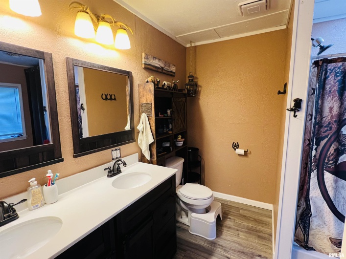 25001 Old Salt Trail, Stonefort, Illinois 62987, 5 Bedrooms Bedrooms, 0 ,2 BathroomsBathrooms,Residential,For Sale,Old Salt,0,RMAEB459680