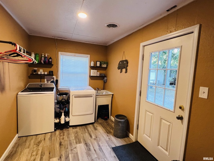 25001 Old Salt Trail, Stonefort, Illinois 62987, 5 Bedrooms Bedrooms, 0 ,2 BathroomsBathrooms,Residential,For Sale,Old Salt,0,RMAEB459680