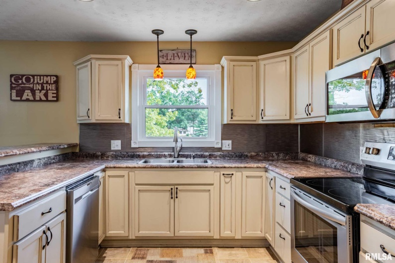 622 Dongola Court, Creal Springs, Illinois 62922, 5 Bedrooms Bedrooms, 0 ,3 BathroomsBathrooms,Residential,For Sale,Dongola,0,RMAQC4267233