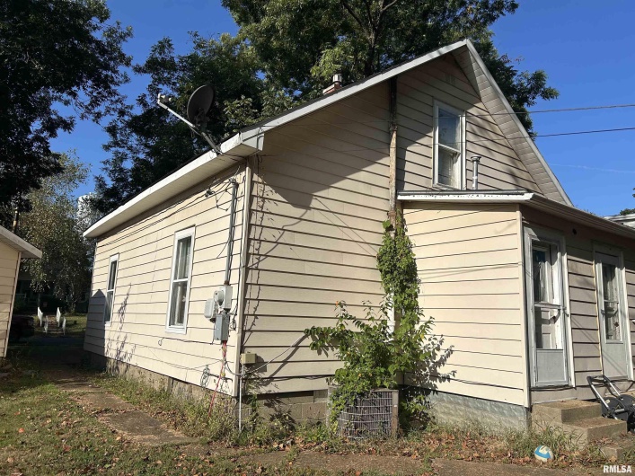 203 12TH Street, Metropolis, Illinois 62960, 3 Bedrooms Bedrooms, 0 ,1 BathroomBathrooms,Residential,For Sale,12TH,0,RMAEB459683