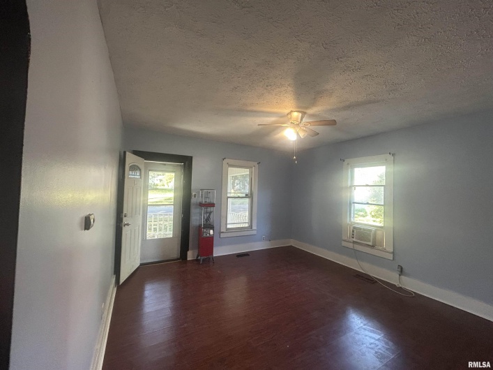 203 12TH Street, Metropolis, Illinois 62960, 3 Bedrooms Bedrooms, 0 ,1 BathroomBathrooms,Residential,For Sale,12TH,0,RMAEB459683