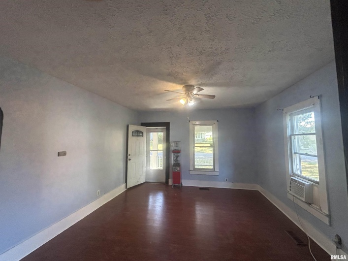 203 12TH Street, Metropolis, Illinois 62960, 3 Bedrooms Bedrooms, 0 ,1 BathroomBathrooms,Residential,For Sale,12TH,0,RMAEB459683