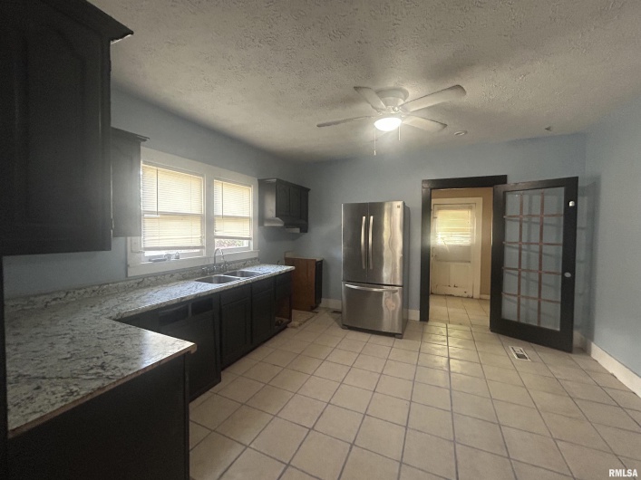 203 12TH Street, Metropolis, Illinois 62960, 3 Bedrooms Bedrooms, 0 ,1 BathroomBathrooms,Residential,For Sale,12TH,0,RMAEB459683