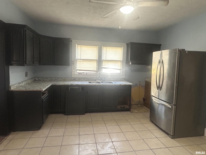 203 12TH Street, Metropolis, Illinois 62960, 3 Bedrooms Bedrooms, 0 ,1 BathroomBathrooms,Residential,For Sale,12TH,0,RMAEB459683