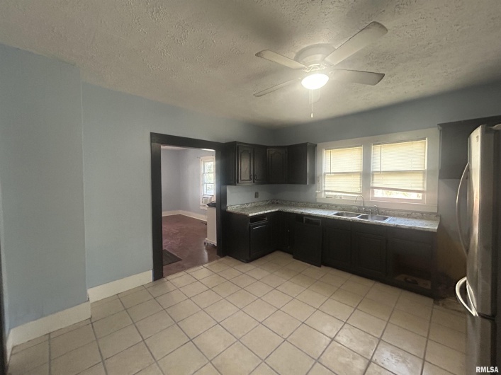 203 12TH Street, Metropolis, Illinois 62960, 3 Bedrooms Bedrooms, 0 ,1 BathroomBathrooms,Residential,For Sale,12TH,0,RMAEB459683
