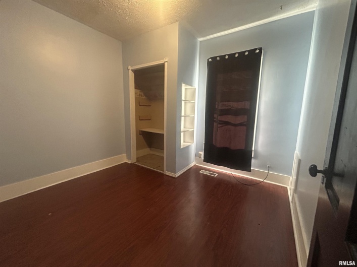 203 12TH Street, Metropolis, Illinois 62960, 3 Bedrooms Bedrooms, 0 ,1 BathroomBathrooms,Residential,For Sale,12TH,0,RMAEB459683