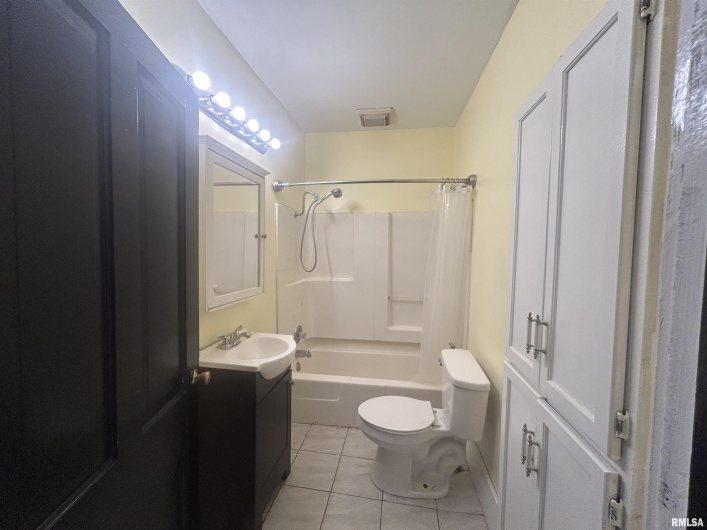 203 12TH Street, Metropolis, Illinois 62960, 3 Bedrooms Bedrooms, 0 ,1 BathroomBathrooms,Residential,For Sale,12TH,0,RMAEB459683