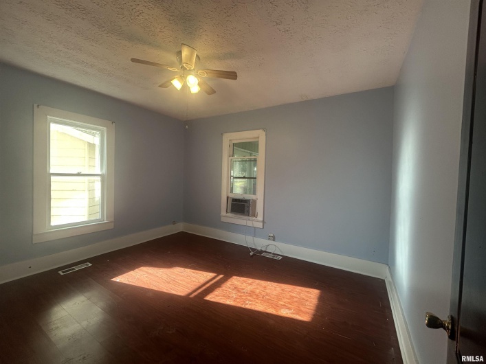 203 12TH Street, Metropolis, Illinois 62960, 3 Bedrooms Bedrooms, 0 ,1 BathroomBathrooms,Residential,For Sale,12TH,0,RMAEB459683