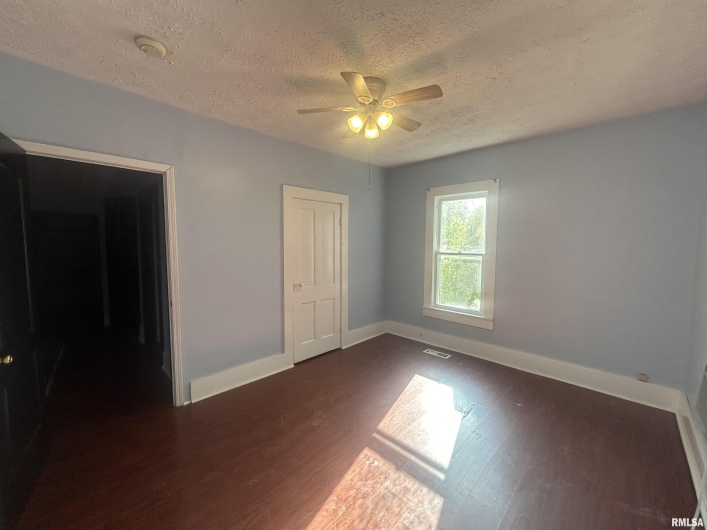 203 12TH Street, Metropolis, Illinois 62960, 3 Bedrooms Bedrooms, 0 ,1 BathroomBathrooms,Residential,For Sale,12TH,0,RMAEB459683