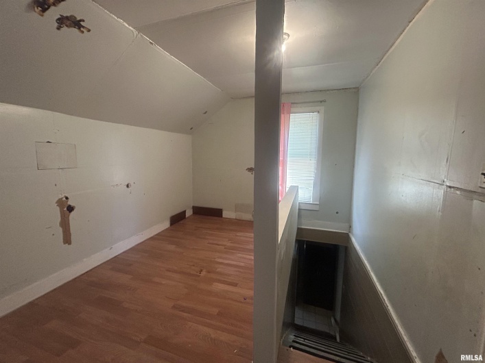 203 12TH Street, Metropolis, Illinois 62960, 3 Bedrooms Bedrooms, 0 ,1 BathroomBathrooms,Residential,For Sale,12TH,0,RMAEB459683
