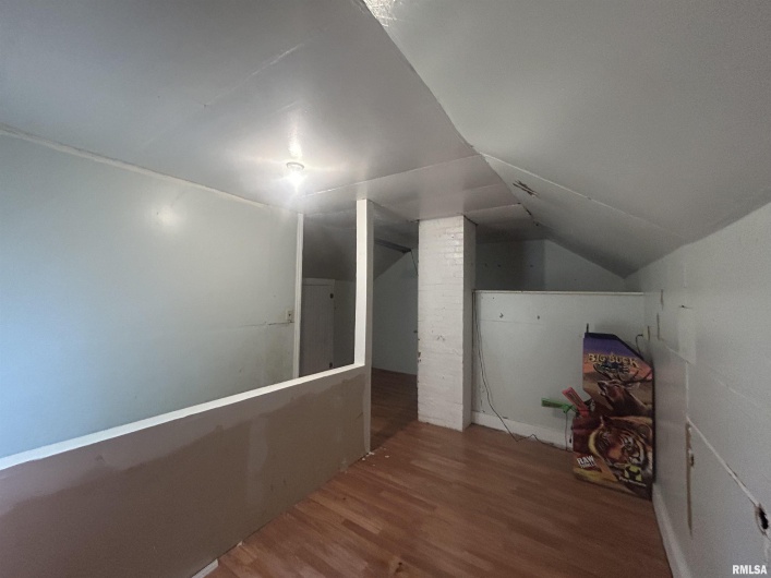 203 12TH Street, Metropolis, Illinois 62960, 3 Bedrooms Bedrooms, 0 ,1 BathroomBathrooms,Residential,For Sale,12TH,0,RMAEB459683
