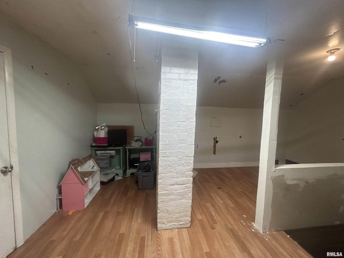 203 12TH Street, Metropolis, Illinois 62960, 3 Bedrooms Bedrooms, 0 ,1 BathroomBathrooms,Residential,For Sale,12TH,0,RMAEB459683