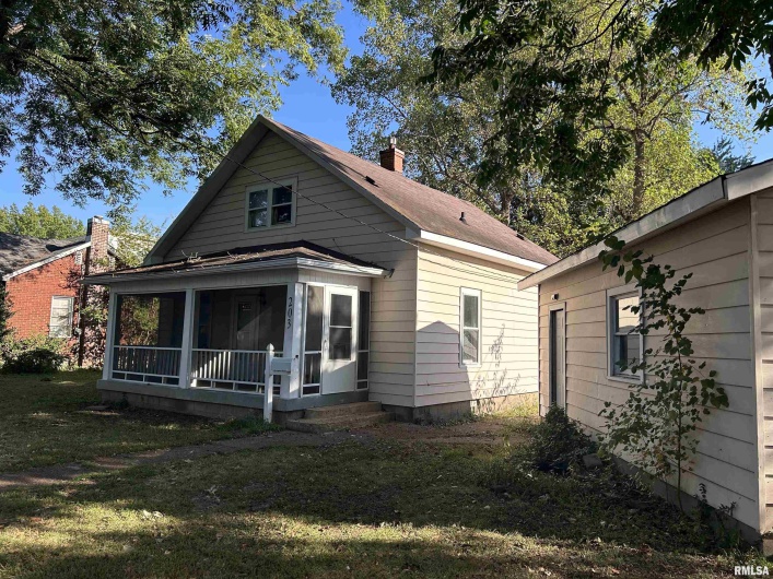 203 12TH Street, Metropolis, Illinois 62960, 3 Bedrooms Bedrooms, 0 ,1 BathroomBathrooms,Residential,For Sale,12TH,0,RMAEB459683