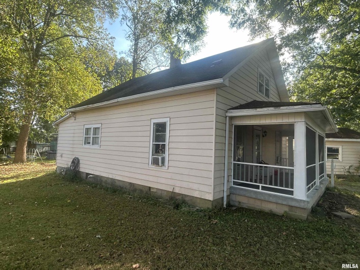 203 12TH Street, Metropolis, Illinois 62960, 3 Bedrooms Bedrooms, 0 ,1 BathroomBathrooms,Residential,For Sale,12TH,0,RMAEB459683