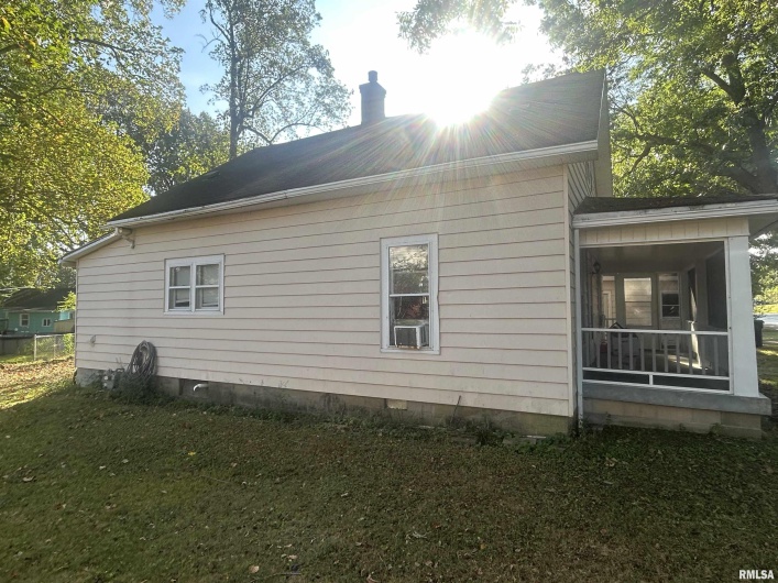 203 12TH Street, Metropolis, Illinois 62960, 3 Bedrooms Bedrooms, 0 ,1 BathroomBathrooms,Residential,For Sale,12TH,0,RMAEB459683