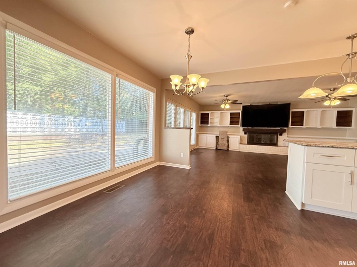 30 Red Bud Road, Harrisburg, Illinois 62946-5268, 3 Bedrooms Bedrooms, 0 ,2 BathroomsBathrooms,Residential,For Sale,Red Bud,0,RMAEB459684