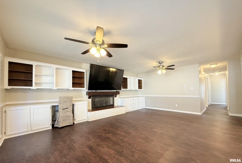 30 Red Bud Road, Harrisburg, Illinois 62946-5268, 3 Bedrooms Bedrooms, 0 ,2 BathroomsBathrooms,Residential,For Sale,Red Bud,0,RMAEB459684