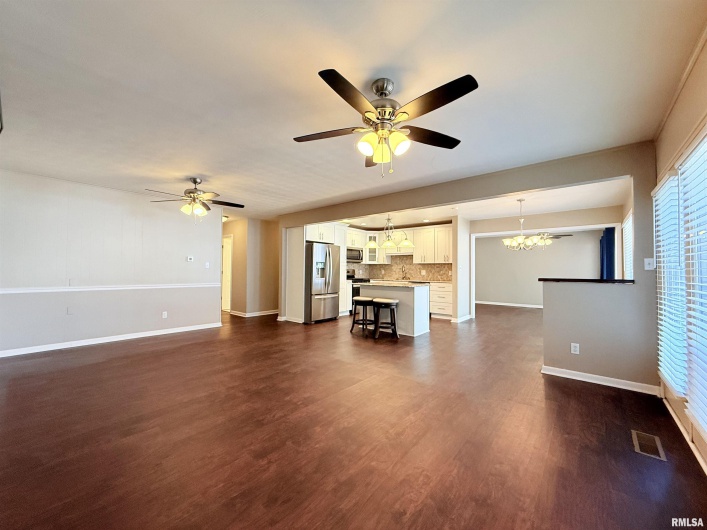 30 Red Bud Road, Harrisburg, Illinois 62946-5268, 3 Bedrooms Bedrooms, 0 ,2 BathroomsBathrooms,Residential,For Sale,Red Bud,0,RMAEB459684
