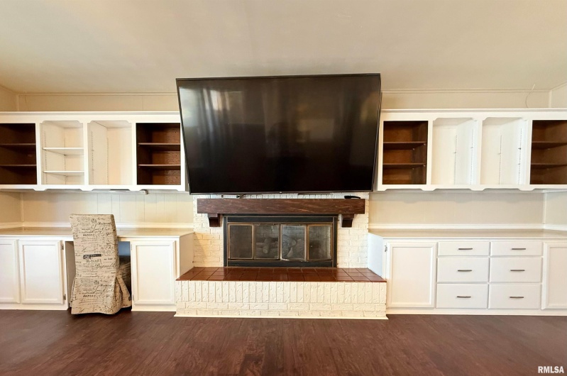 30 Red Bud Road, Harrisburg, Illinois 62946-5268, 3 Bedrooms Bedrooms, 0 ,2 BathroomsBathrooms,Residential,For Sale,Red Bud,0,RMAEB459684