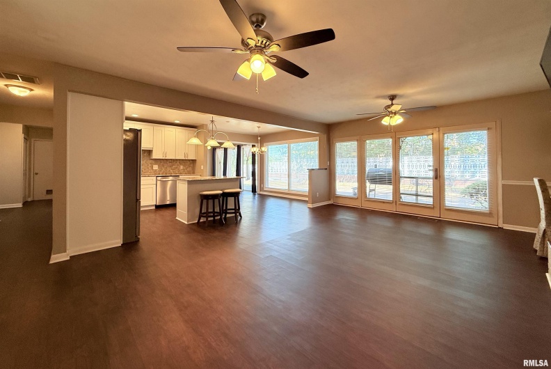 30 Red Bud Road, Harrisburg, Illinois 62946-5268, 3 Bedrooms Bedrooms, 0 ,2 BathroomsBathrooms,Residential,For Sale,Red Bud,0,RMAEB459684