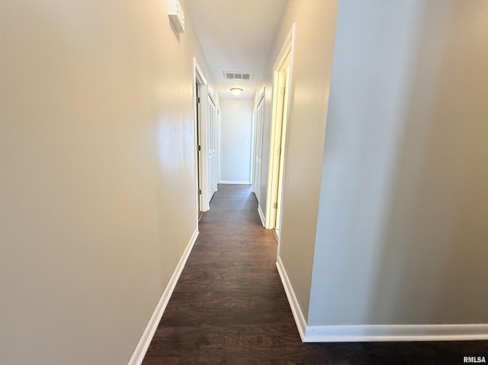 30 Red Bud Road, Harrisburg, Illinois 62946-5268, 3 Bedrooms Bedrooms, 0 ,2 BathroomsBathrooms,Residential,For Sale,Red Bud,0,RMAEB459684