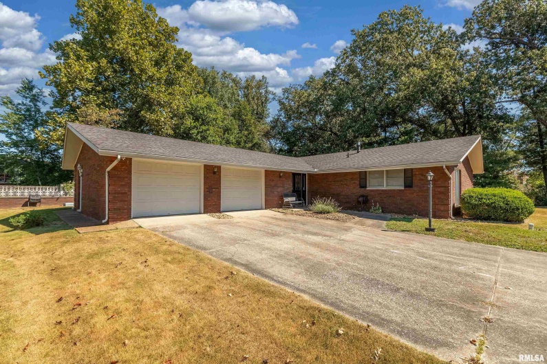 30 Red Bud Road, Harrisburg, Illinois 62946-5268, 3 Bedrooms Bedrooms, 0 ,2 BathroomsBathrooms,Residential,For Sale,Red Bud,0,RMAEB459684