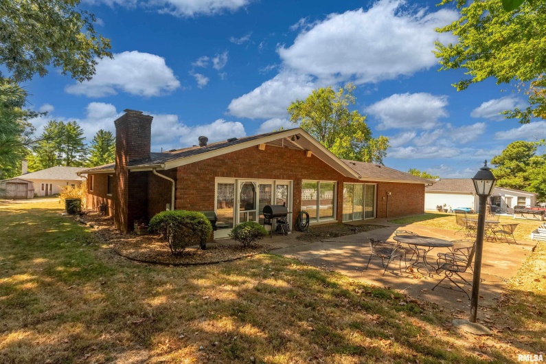 30 Red Bud Road, Harrisburg, Illinois 62946-5268, 3 Bedrooms Bedrooms, 0 ,2 BathroomsBathrooms,Residential,For Sale,Red Bud,0,RMAEB459684