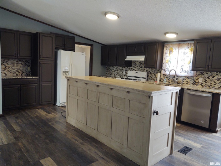 85 Bethlehem Church Lane, Vienna, Illinois 62995, 4 Bedrooms Bedrooms, 0 ,3 BathroomsBathrooms,Residential,For Sale,Bethlehem Church,0,RMAEB456825