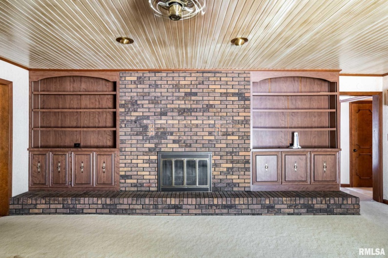1702 REDBUD Lane, Marion, Illinois 62959, 3 Bedrooms Bedrooms, 0 ,3 BathroomsBathrooms,Residential,For Sale,REDBUD,0,RMAQC4267267