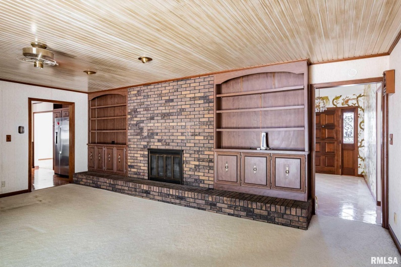 1702 REDBUD Lane, Marion, Illinois 62959, 3 Bedrooms Bedrooms, 0 ,3 BathroomsBathrooms,Residential,For Sale,REDBUD,0,RMAQC4267267