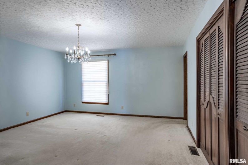 1702 REDBUD Lane, Marion, Illinois 62959, 3 Bedrooms Bedrooms, 0 ,3 BathroomsBathrooms,Residential,For Sale,REDBUD,0,RMAQC4267267